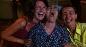 Забавляващи се туркини срещу забраната за смях 