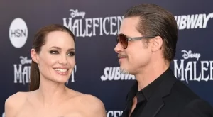 Анджи подари на Брад пишеща машина на Хемингуей