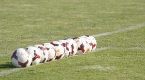 Футболистите харесват България и заради пари