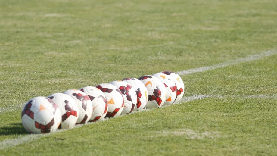 Футболистите харесват България и заради пари