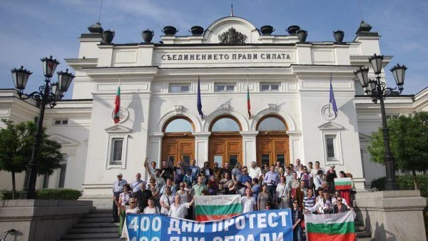 "Протестна мрежа" към Борисов: Кажете защо се срещахте с Цветан Василев