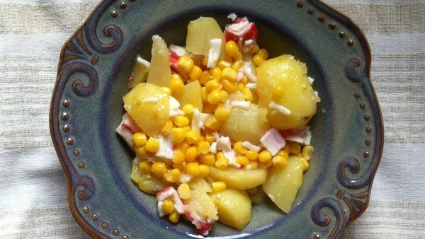 Печени картофи с рулца от раци