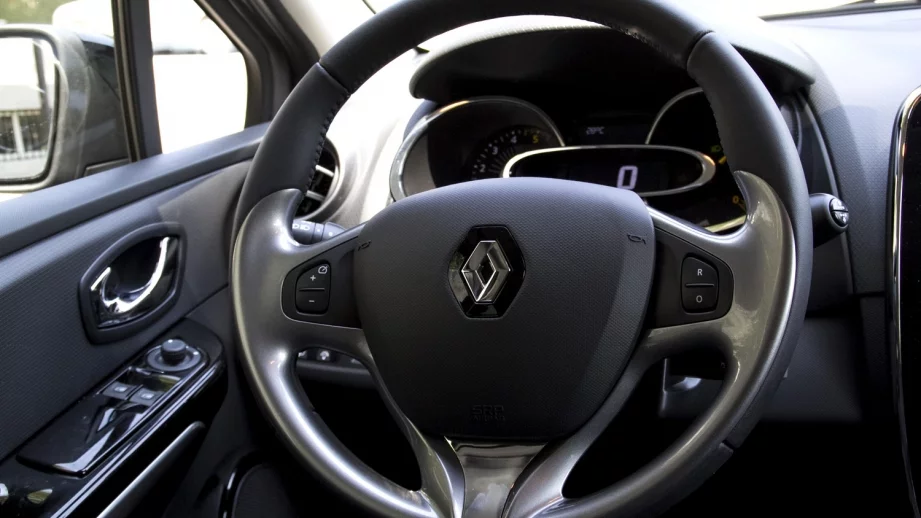 Франция продаде част от дела си в Renault 