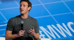 Зукърбърг ни разведе из централата на Facebook (видео)