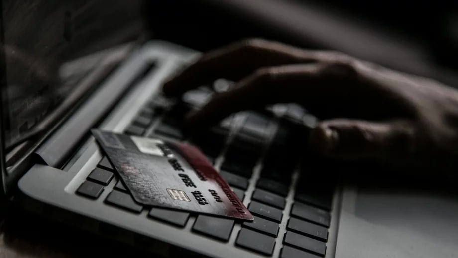 Хакери атакуват стотици български банкови сметки 