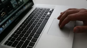 Глобалният IT пазар расте заради корпоративния софтуер