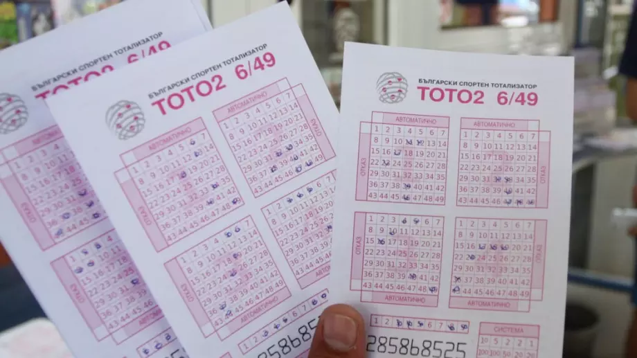 Виц за 29 март 2023: Късам си фишовете от тотото