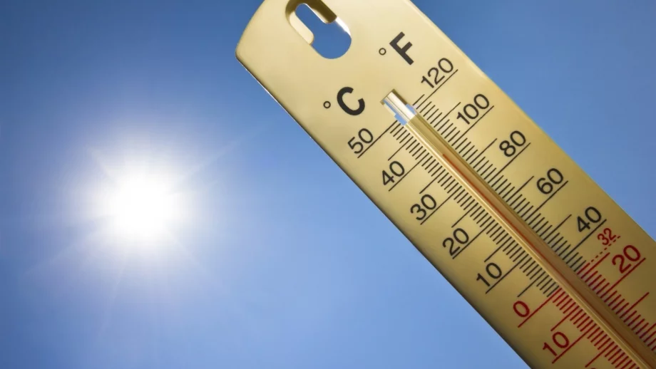 Съобразяват ли се работодателите в България с високите температури?