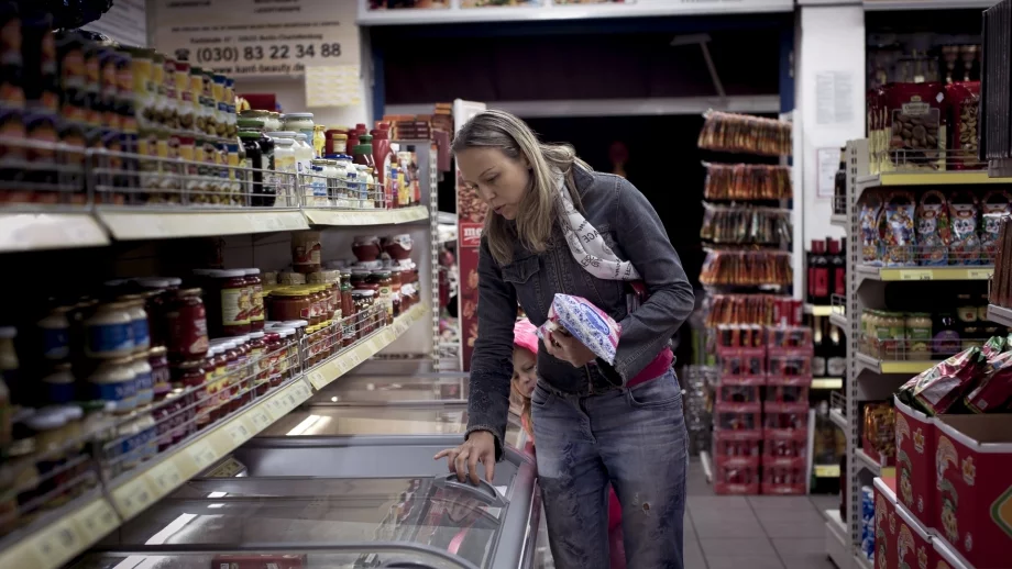 Потребителите не усещат спада при цените на храните на едро  