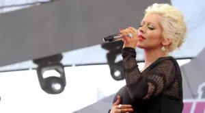 Няма да познаете, че това е Кристина Агилера (СНИМКИ)