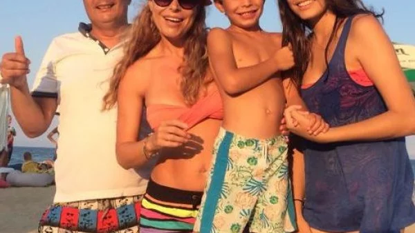 Мира Добрева празнува 7-ма годишнина от сватбата