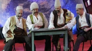 Комиците тръгват на турне