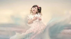 Въздействащи снимки на едноръко момиченце