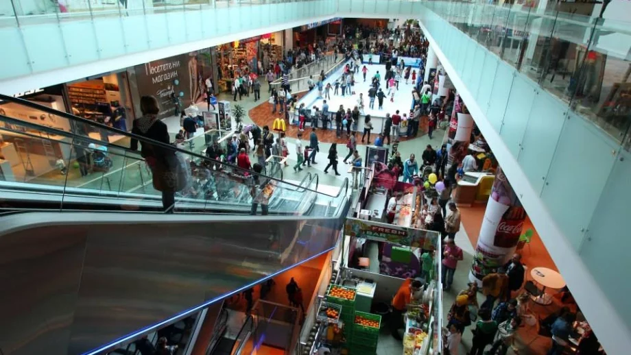 Данъчни влизат на проверки в моловете 