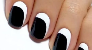 Елегантен маникюр в черно и бяло
