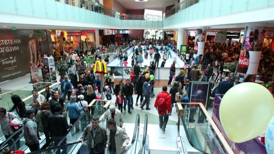Масови проверки в молове и магазини за фалшиви намаления