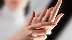 Разкриха защо ръцете и краката на жените са по-студени