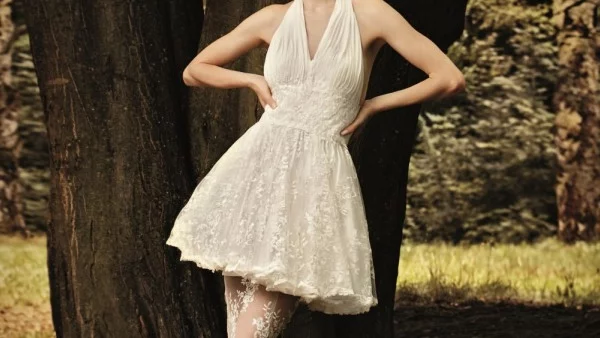 Деси Банова като ретро булка