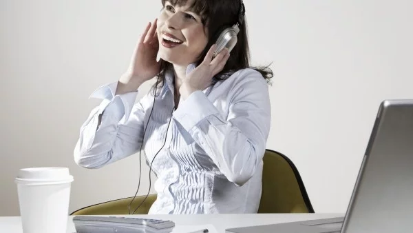 Мотивиращи песни за офиса