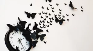 Направи си сама: часовник с пеперуди