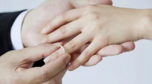 Ниските мъже  се развеждат  по-рядко