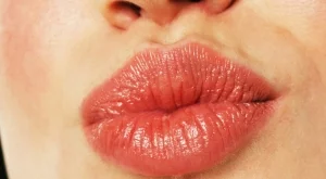 Сочни устни само за 5 минути (видео)