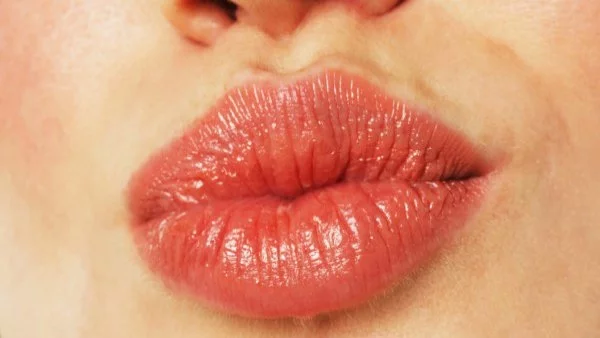 Зърната на гърдите ни показват идеалното червило