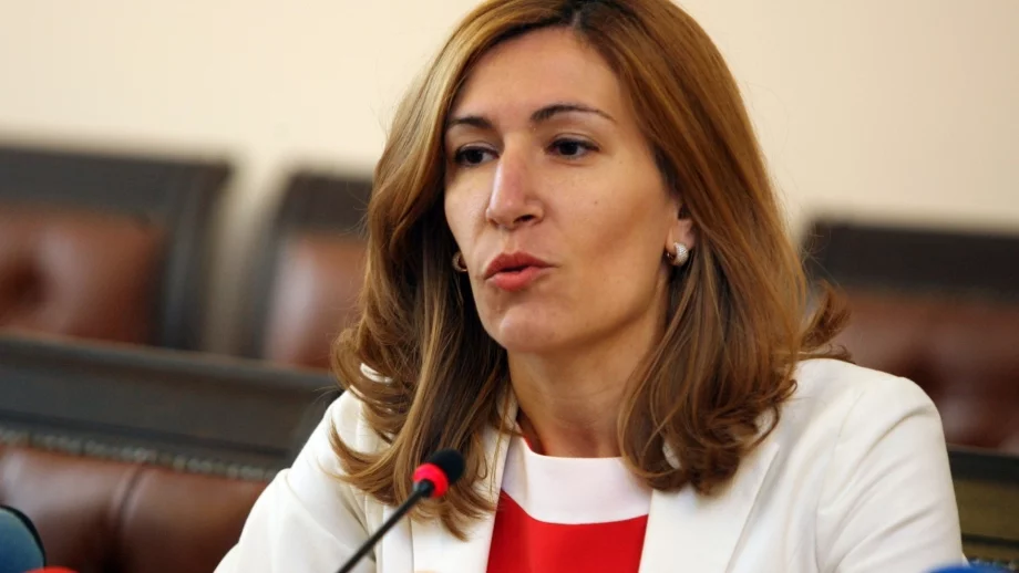 ВАП възложи на Ангелкова проверка на свободния достъп до плажовете