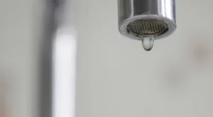 От днес са в сила новите цени на топлата вода