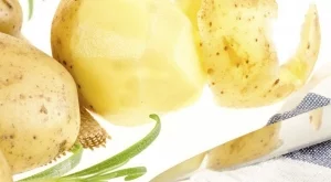 Как бързо да белим  сварени картофи (видео)