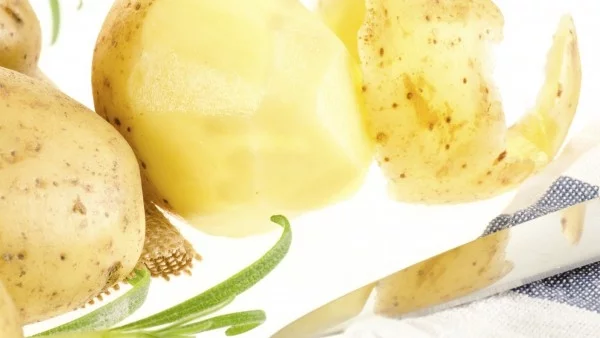Как бързо да белим  сварени картофи (видео)