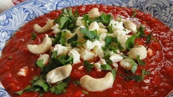 Супа от червени чушки със сирене