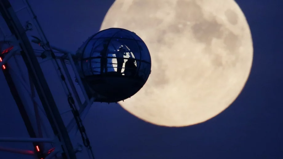 До 5 години хора ще живеят на Луната