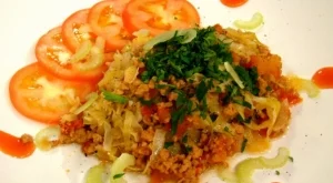 Прясно зеле с кайма