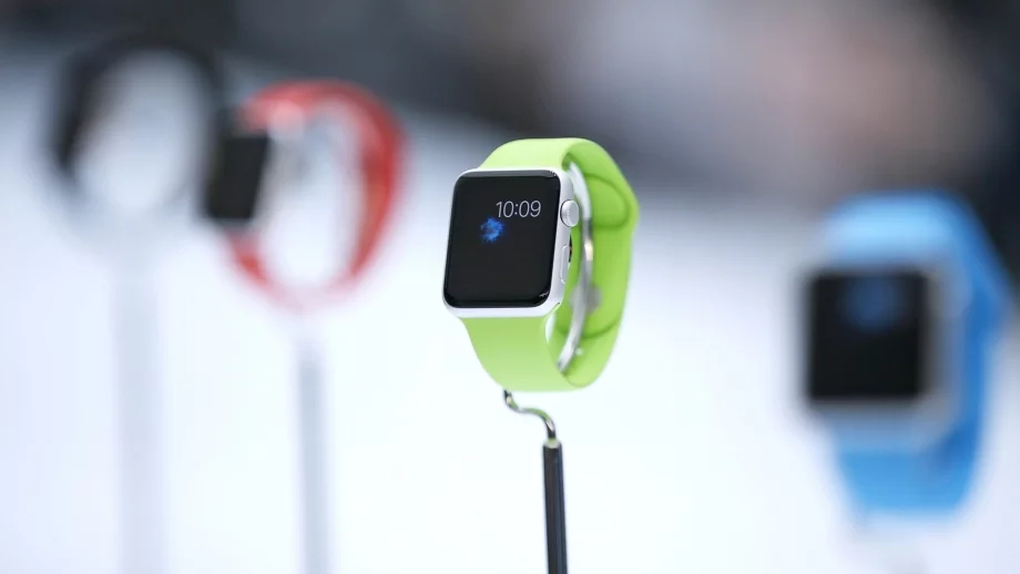 Забраниха на британските министри да ползват Apple Watch на заседания