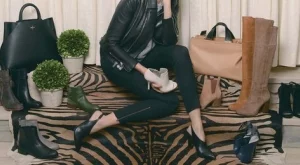 Камерън Диас показа цялата си колекция обувки