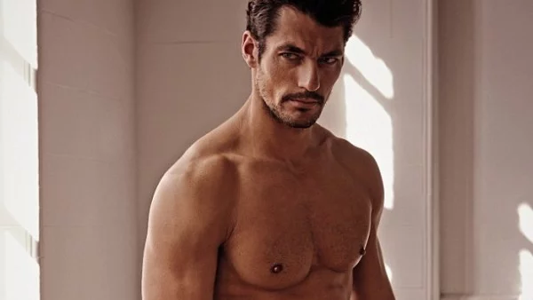 Горещо! Дейвид Ганди по бельо