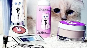 Лагерфелд с гримове, вдъхновени от котката му