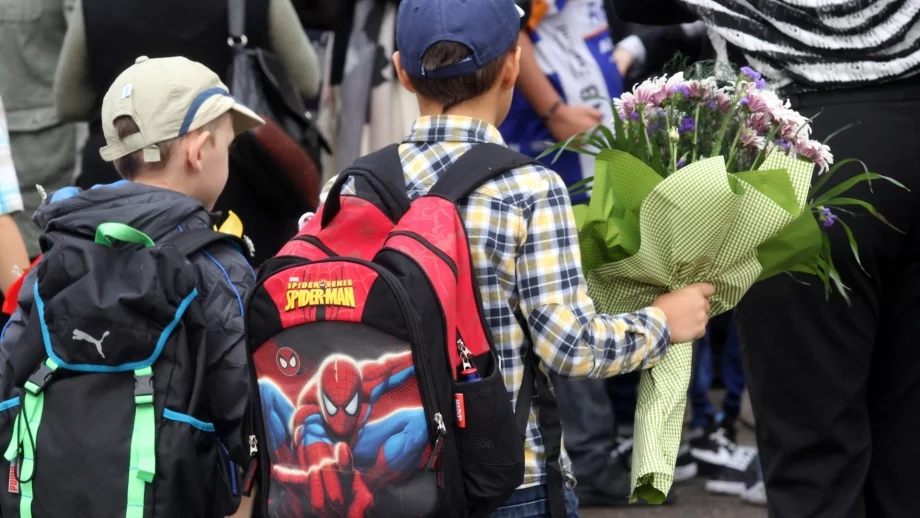 Текат проверки на магазините за ученически пособия 