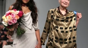 Уестууд превърна ревюто си в политическа агитация