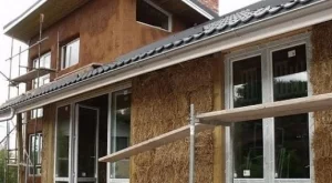 Къща от слама строят край Перник