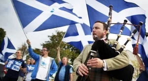 Тереза Мей дърпа Великобритания надолу. Шотландия трябва да среже въжето