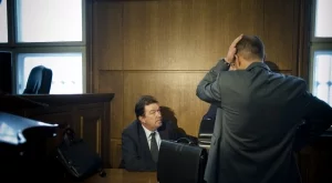 Съдия се смили над стресиран от жена си адвокат и го пусна от работа