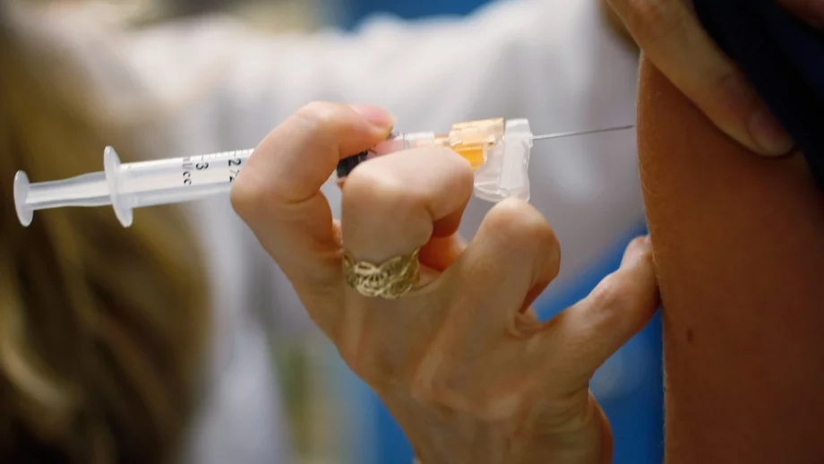 Лекар: И антиваксъри започнаха да имунизират децата си срещу морбили