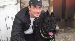 Владо Карамазов търси любима на кучето си