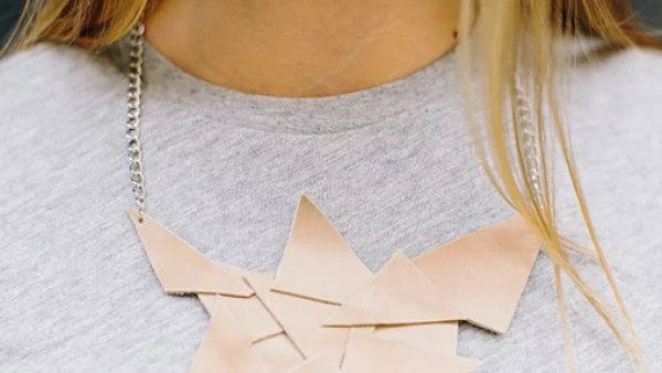 Направи си сама: колие и обици от кожа