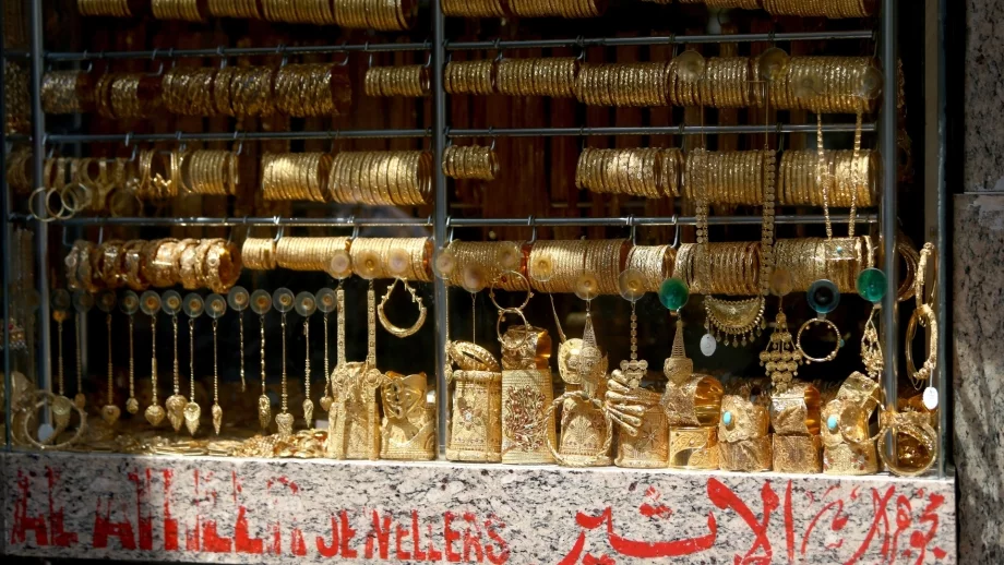 Златото с понижение