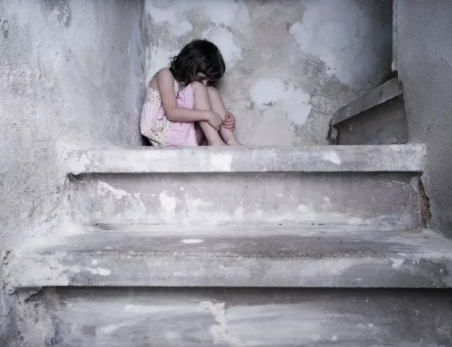 3-годишно момиченце изнасилено в бежански лагер на остров Лесбос 