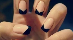 Френски маникюр с геометрична форма