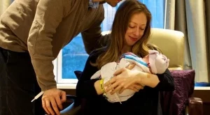 Челси Клинтън показа дъщеря си